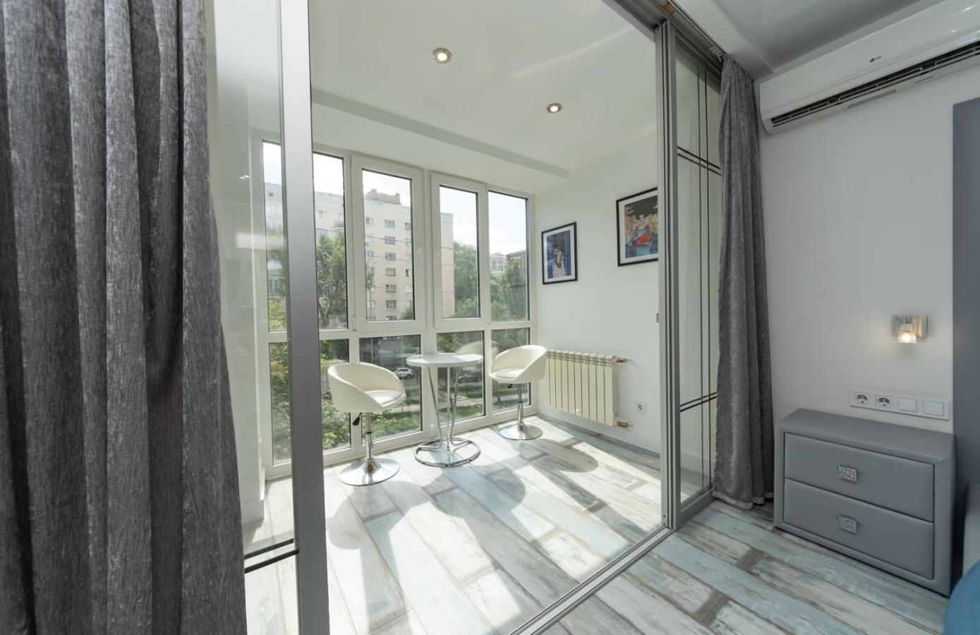 Ferienwohnung Flat24 On Lesi Ukrainki 3 Kiew Exterior foto